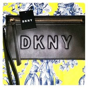 DKNY LARGE BLACK WRISTLET/CLUTCH "TILLY WRISTLET"